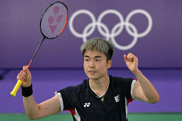 羽毛球单打场地尺寸指南:长( )米,宽( )米