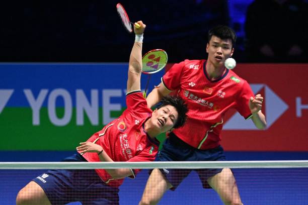 技术对比:吉新鹏的稳健 vs 林丹的霸气,谁更胜一筹?