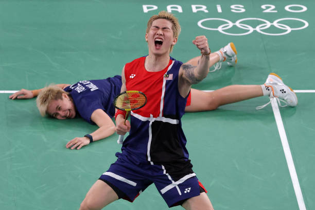 羽毛球价格排行榜：亚狮龙、尤尼克斯谁更值得买？