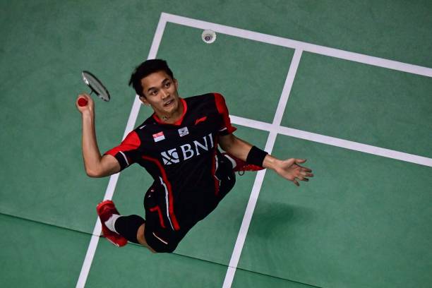 少儿羽毛球比赛实战教学:步伐、发球与得分技巧