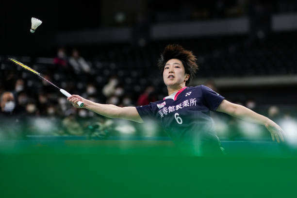 左手VS右手球员:单打发球规则差异与战术调整