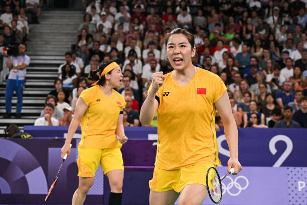 小学羽毛球教学：高远球与挑球动作分解讲解