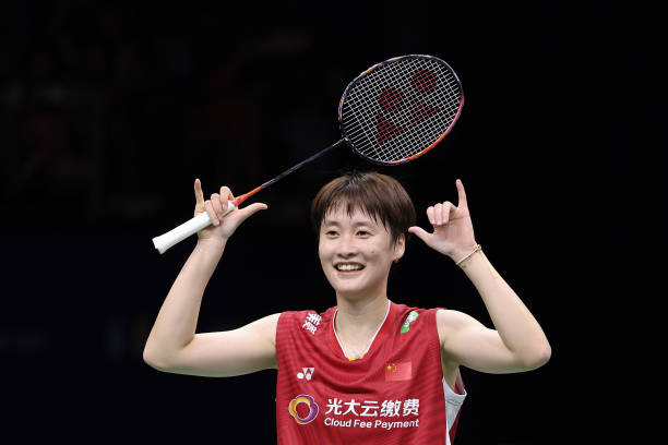 羽毛球比赛规则:单打与双打的场地边界如何划分?