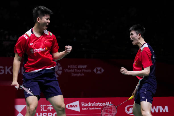 羽毛球基础教学:专业教练带你练好每一个动作