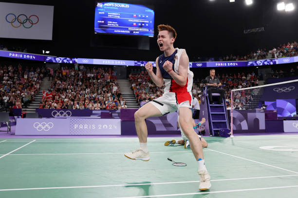 羽毛球场地标记全解析:从边线到中线的规则图解