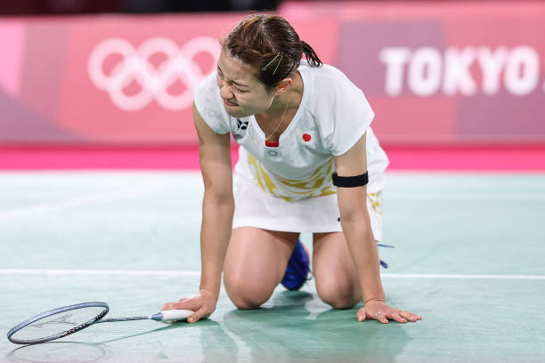 用画笔捕捉运动之美:羽毛球场手绘技巧分享