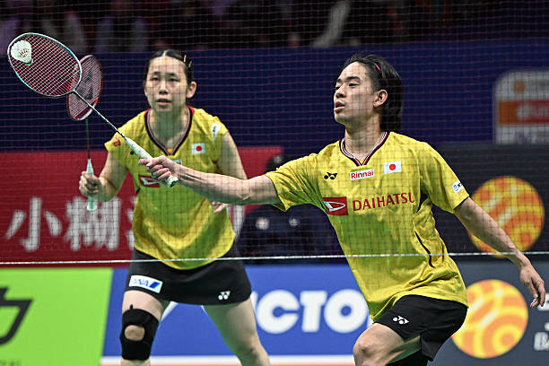 羽毛球拍品牌标志演变史:从经典到现代的设计变迁