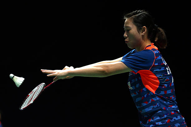 儿童羽毛球训练图解:步法与击球动作详解