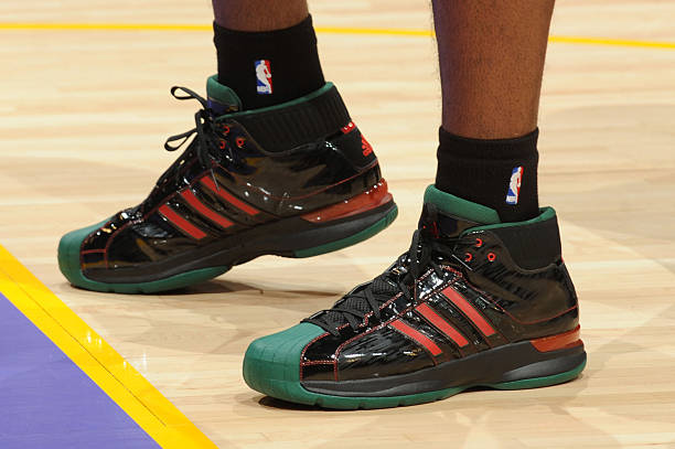 如何通过脚步移动限制对手进攻路线