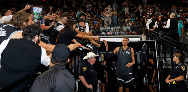 拉里伯德体测数据全解析：揭秘传奇球星的生理优势