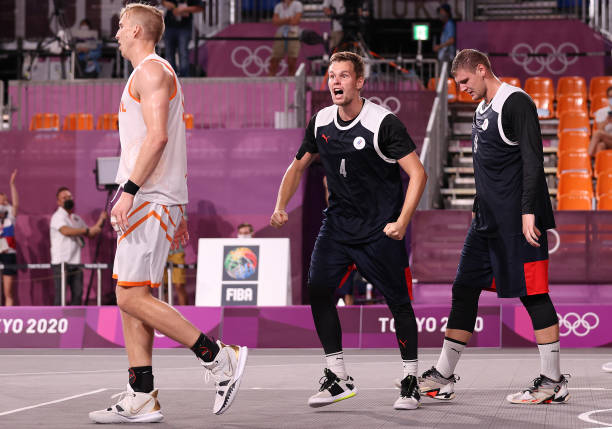 零基础也能画!蔡徐坤打篮球简笔画步骤