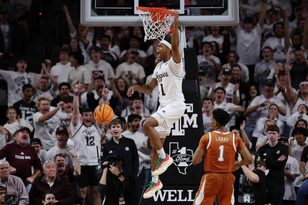 篮球防守战术:人盯人防守的关键要点