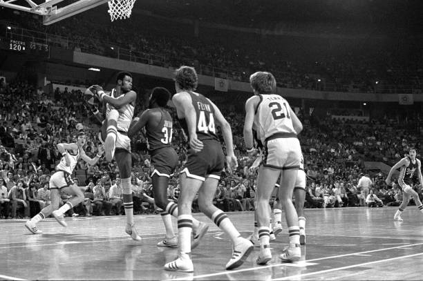 新手必看:篮球让分盘中的“客胜+5”如何理解?