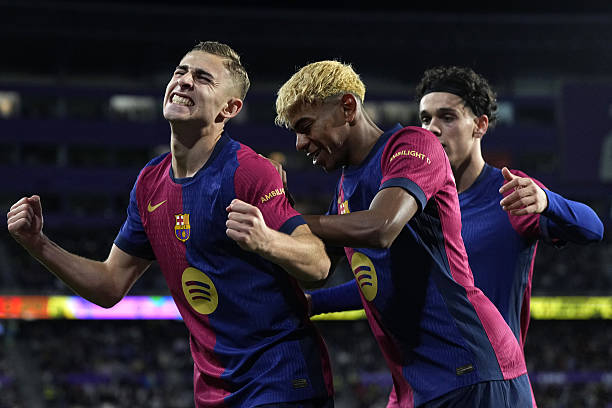 传奇珍藏:马拉多纳亲笔签名球衣拍卖价创新高