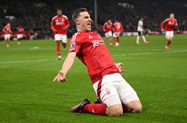 足球教案:利用内脚背技术提升定位球得分能力