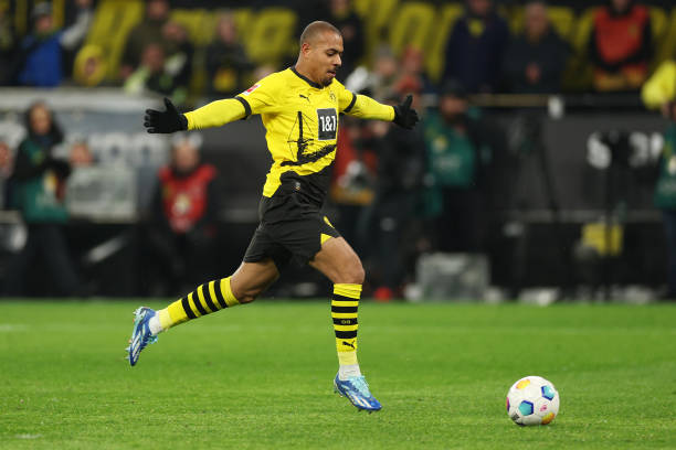 震惊!被踢飞的足球明星身份曝光