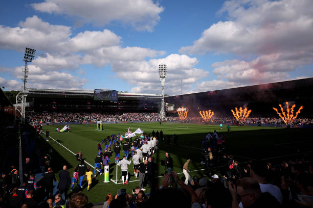 5人制直接任意球的“人墙战术”:如何巧妙避开阻挡?