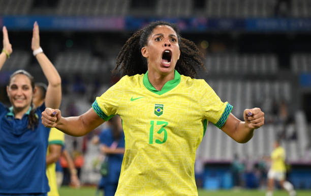 梅西头球破门gif:小身材大能量的完美体现