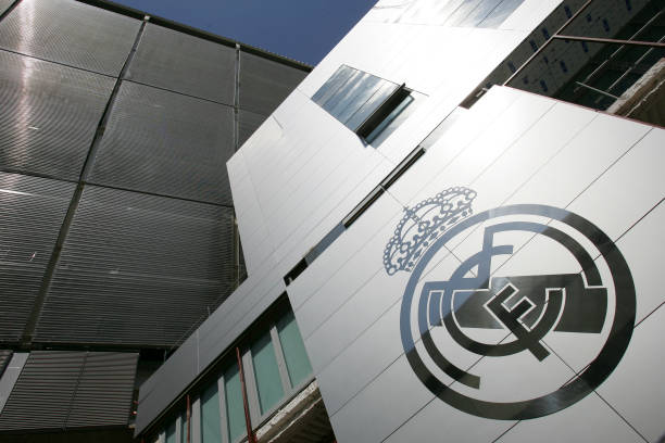 欧冠历史交锋：AC米兰与巴萨的恩怨情仇