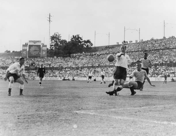 > 聚焦巴黎圣日耳曼:新帅恩里克的首期训练课何时开始?