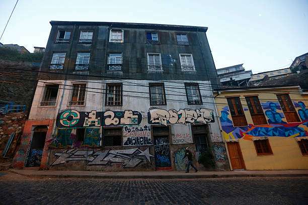 VAR时代:禁区越位判罚的精准化与争议点