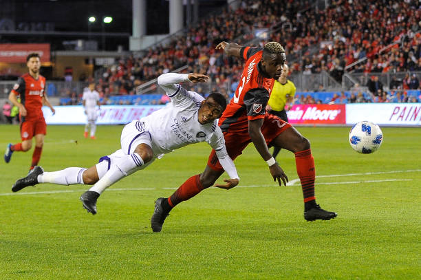 为什么摆大巴不等于防守反击？战术专家解读