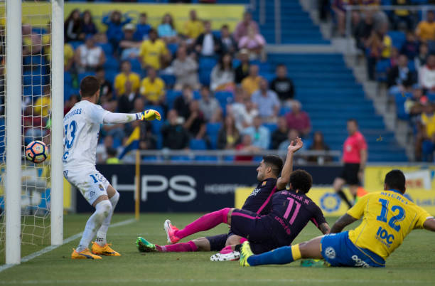 尤西比奥：超越时代的足球天才与民族英雄