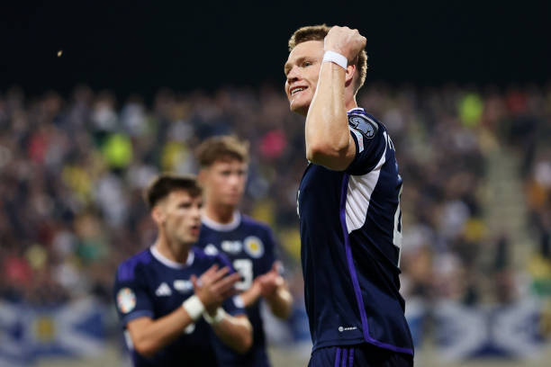 伤病困扰?巴黎欧冠大名单关键球员缺席引热议