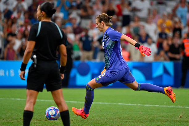 德甲射手榜动态:莱万再破门,领跑金靴争夺战