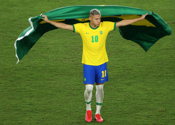 人造草坪缓冲垫的材质对比：橡胶、泡沫还是复合型？