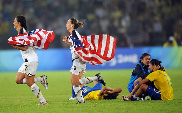 欧冠积分榜深度解读:哪些球队已锁定淘汰赛席位?