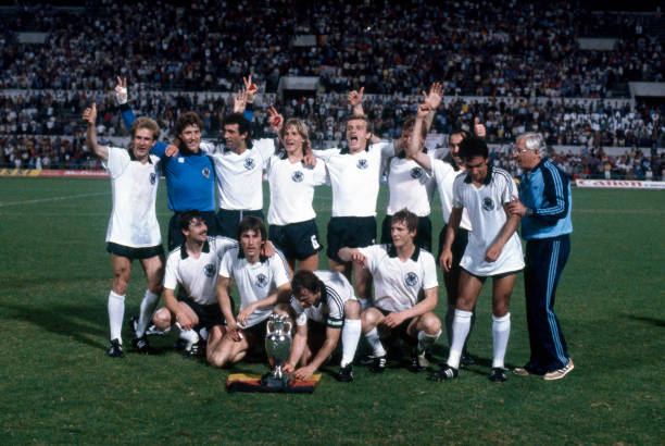 津门虎球迷开放日火爆举行,千名球迷与球员近距离互动