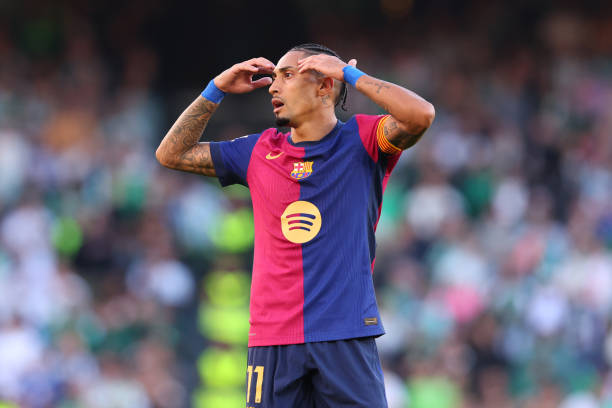 勺子点球的秘密:如何迷惑门将并得分