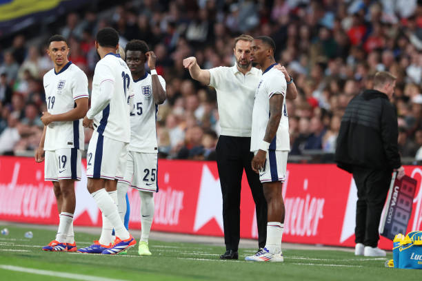 脚弓推射训练:提高射门精准度的有效方法