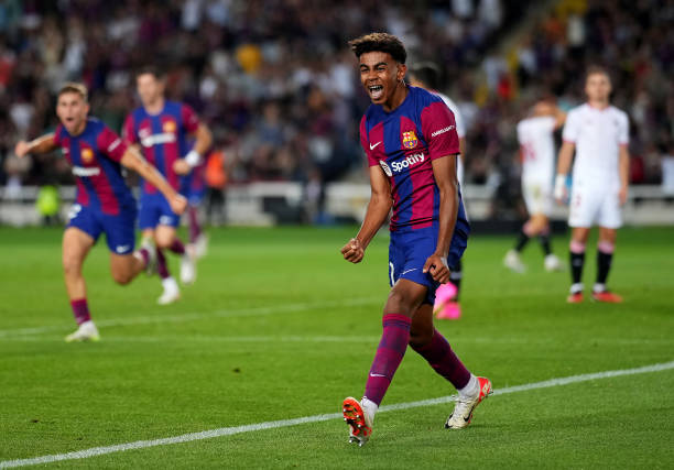 德甲2025官方用球解析:高科技材质如何提升比赛体验