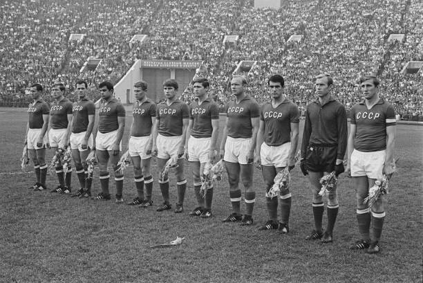 梅西点球“梅开二度”无效?解析二次触球规则