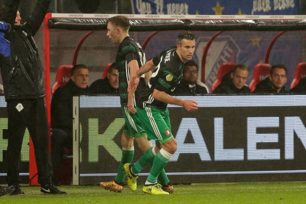 脚背外侧停球与衔接动作：如何快速完成停球转身或传球