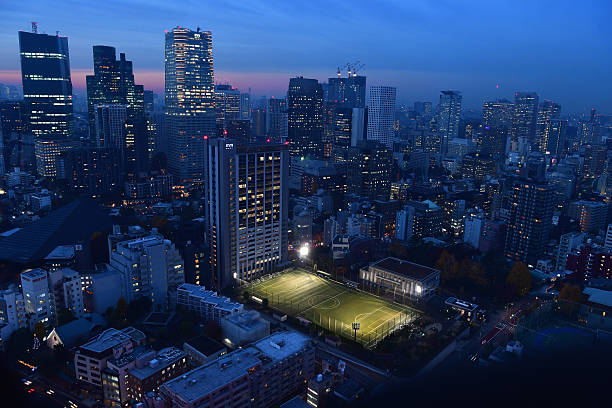 造越位战术的禁区:为什么本方半场是“安全区”?