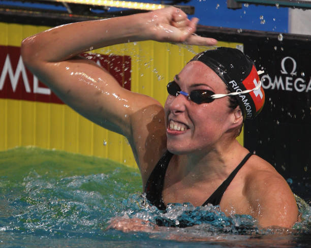 杨明娜素颜出街照曝光，自然美引发热议