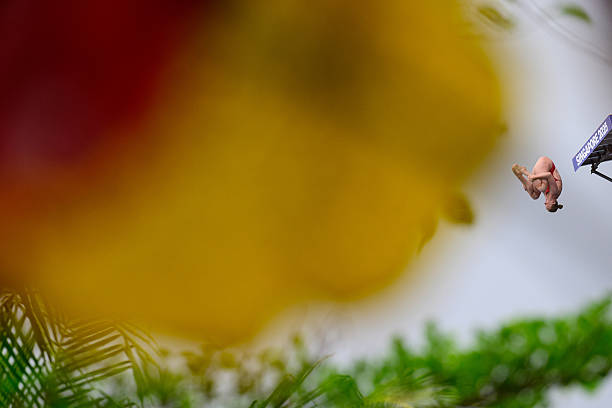 跨越代沟的爱情：伏明霞与梁锦松26岁年龄差的婚姻经营之道