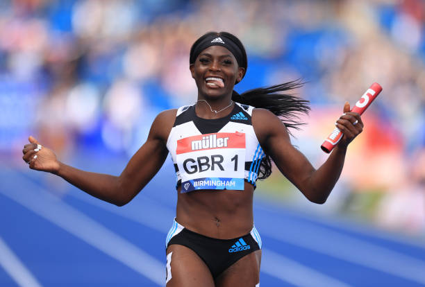 伏明霞夫妇罕见同框,恩爱互动引发热议