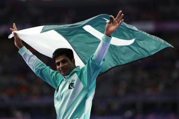 博尔特退役后的生活:从赛场到商业与慈善