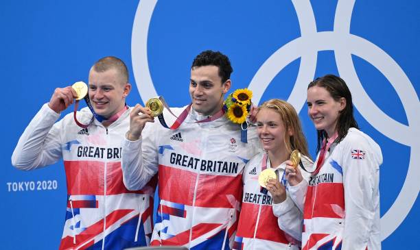 女孩梦见游泳:可能代表自由、压力还是转变?