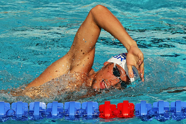 抬头蛙泳入门：基础动作分解与练习方法