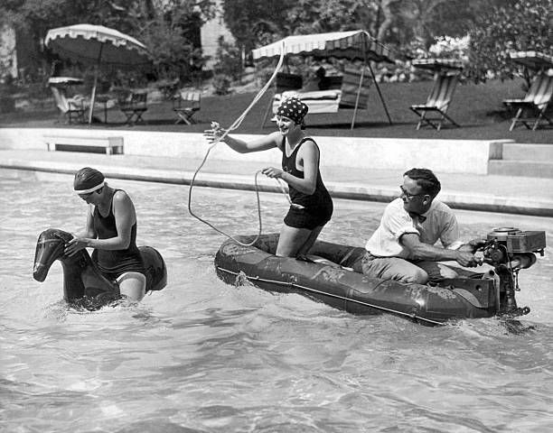 蛙泳腿部动作顺序解析:收、翻、蹬、夹的详细说明