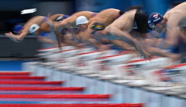 露天游泳池:放松身心的天堂还是细菌滋生的温床?