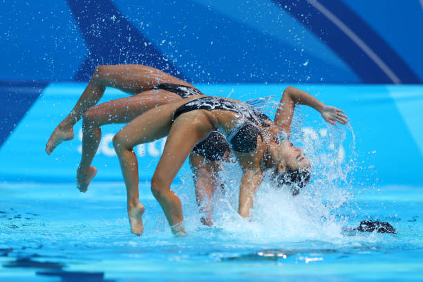 蛙泳脚部动作分解：如何正确踢腿与收腿