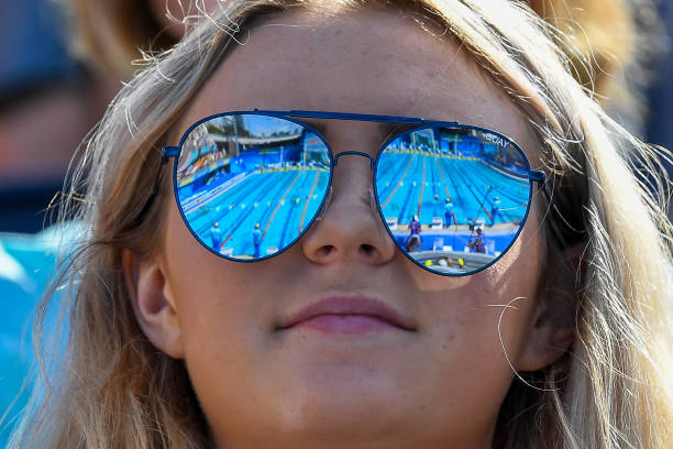 水花四溅的艺术：游泳比赛画报中水景的绘制秘诀