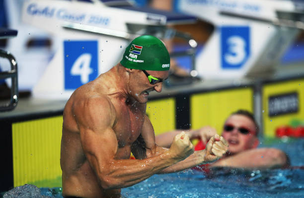 游泳绘画中手的姿势与节奏感如何完美结合