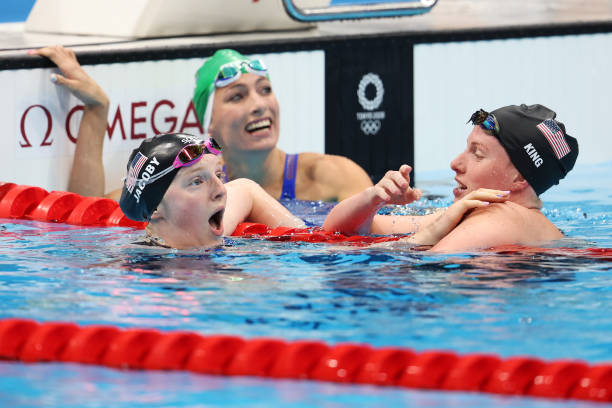 椎间盘突出康复期:游泳运动的正确打开方式